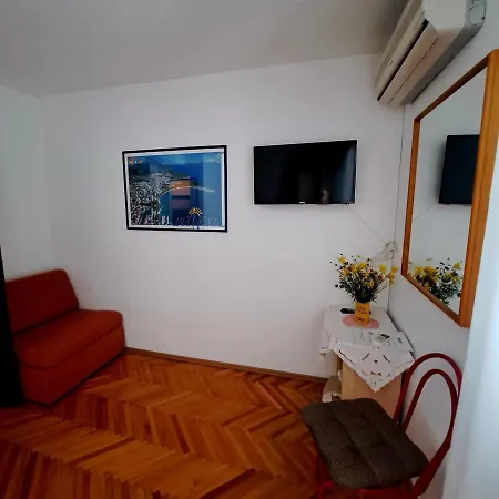 Apartmani/sobe Dodig شقة *
